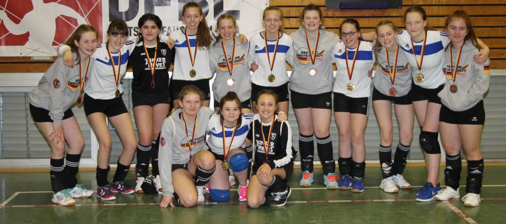 U14-Faustballerinnen gewinnen Bronze bei Wardenburger Triumph