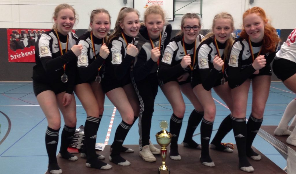 Weibliche U16 gewinnt DM-Silber – Jungen verpassen Halbfinaleinzug