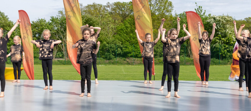 Vom Sportplatz zur Showbühne: „SpielART“ begeistert in Brettorf