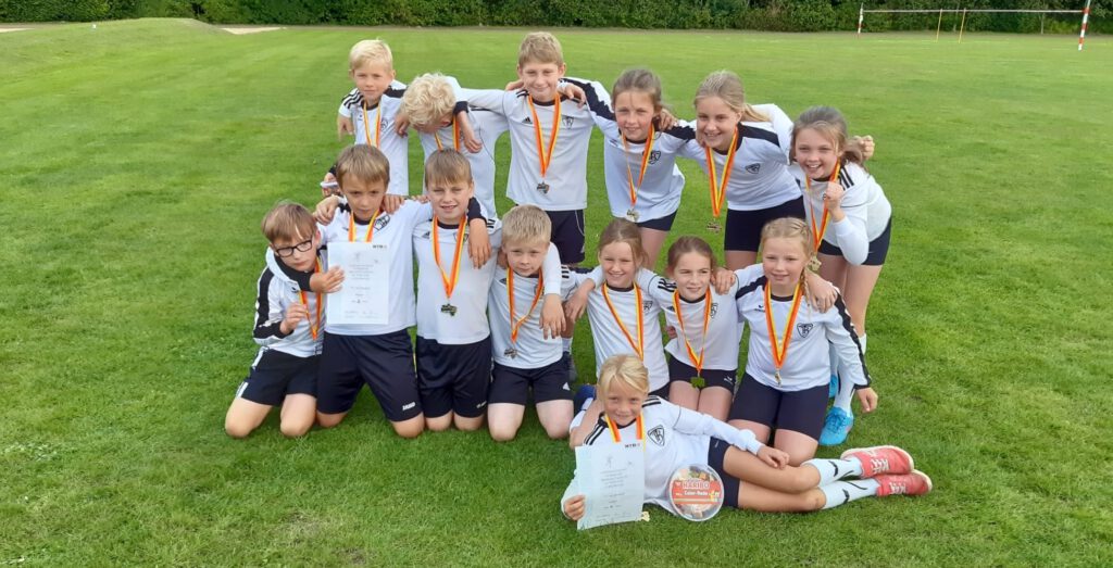 U10-Landesmeisterschaft: Mädels gewinnen Titel, Jungs holen Silber