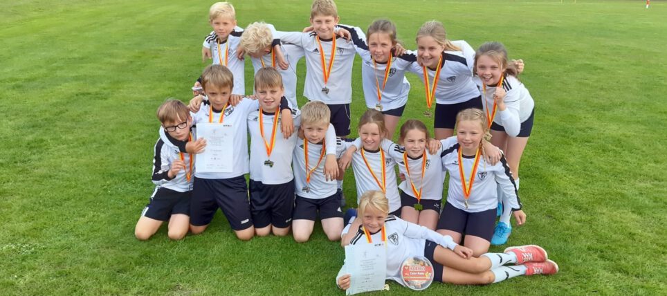 U10-Landesmeisterschaft: Mädels gewinnen Titel, Jungs holen Silber